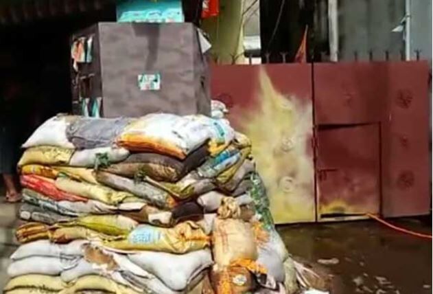 மேற்கு வங்கம்: பா.ஜ. எம்.பி. வீட்டின் அருகே வெடிகுண்டு வீச்சு! சட்டம், ஒழுங்கு கேள்விக்குறி என்று ஆளுநர் குற்றச்சாட்டு !