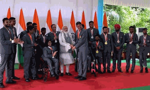 பாராலிம்பிக்கில் பதக்கம் வென்றவர்களுடன் பிரதமர் மோடி சந்திப்பு !