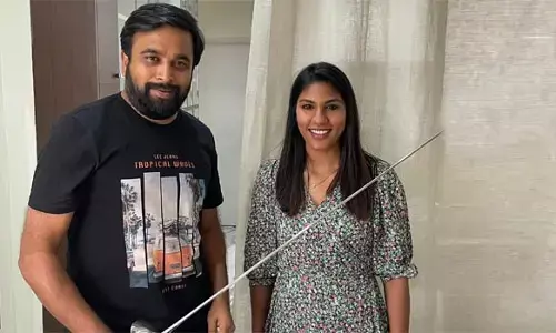 பவானி தேவிக்கு தங்கத்தை பரிசளித்த சசிகுமார் !