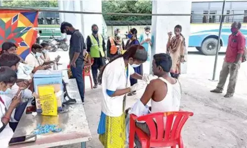 தமிழகத்தில் ஒரே நாளில் 28 லட்சம் பேருக்கு தடுப்பூசி போட்டு சாதனை! மத்திய அரசுக்கு குவியும் பாராட்டுகள்!