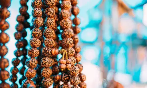 ருத்ராக்ஷத்தை ஒரு ஆபரணம் அணிவதை போல வெறுமனே எடுத்து அணிந்து கொள்ளலாமா ?