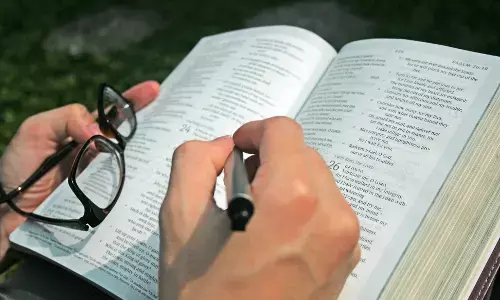 75 வயதில் 8 முதுகலைப் பட்டம் ! படிப்பதற்கு வயது தடையில்லை !