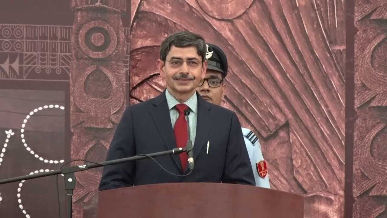 ஆளுநர் பதவி ஏற்பு விழாவை புல்வெளி அரங்கில் நடத்த ஏற்பாடு!