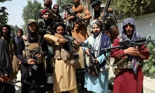 பெண்களை கால் தூசிக்கு கூட மதிக்காத தலிபான்கள் : கடுமையான இஸ்லாமிய ஷாரியத் சட்டத்தை வைத்து நசுக்கிப் பிழியும் பயங்கரவாதிகள்.!