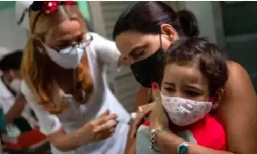2 வயது குழந்தைகளுக்கு கொரோனா தடுப்பூசி.. உலகிலேயே முதல் நாடாக இணைந்தது இதுதான்!