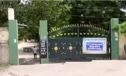 பள்ளிக்கு தாமதமாக வந்த மாணவரை துன்புறுத்திய தலைமை ஆசிரியர் மீது புகார்!