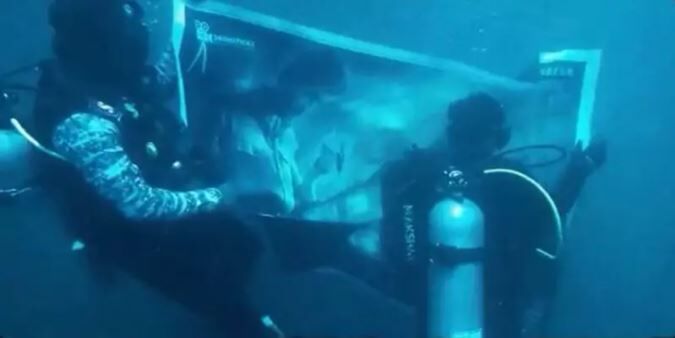 புதுச்சேரி: கடலுக்கடியில் 'யானை' போஸ்டர் ! அசத்தும் அருண் விஜய் ரசிகர்கள் !