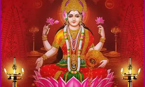 இலட்சுமி தேவிக்கும் தாமரைக்கும் நெருக்கமான பிணைப்பு உண்டு !