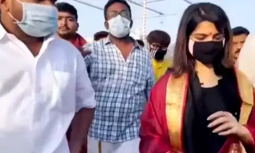 விவாகரத்து பற்றி கேட்ட நிருபரிடம் கடுப்படித்த சமந்தா !