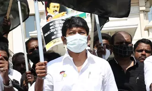 கேஸ் விலையில் 100 ரூபாய் குறைக்க வழியை பார்த்து வருகிறோம் ! - மீண்டும் உதயநிதியின் வாக்குறுதி !