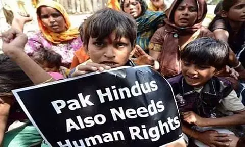 மசூதி குழாயிலிருந்து தண்ணீர் எடுத்ததற்காக துன்புறுத்தப்பட்ட இந்து குடும்பத்தினர் ! - அடைத்து வைத்து பிணைக்கைதிகளாக்கப்பட்ட சோகம் !