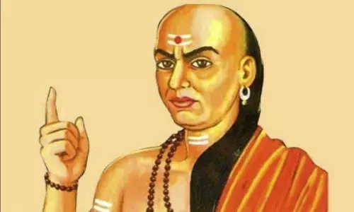 இந்த செயல்களை செய்த பின் நிச்சியமாக குளித்துவிட  வேண்டும் - சாணக்கியர் கூறுகிறார் !