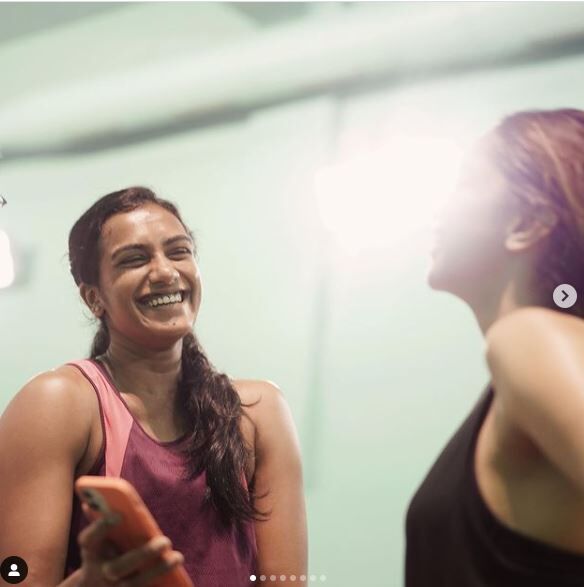 பி.வி.சிந்துவுடன் பேட்மிண்டன் விளையாடி இன்ஸ்டாகிராமில் பதிவிட்ட பிரபல நடிகை!