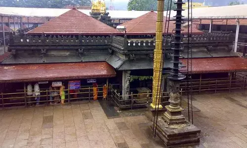 இது அன்னை மூகாம்பிகைக்கு அர்பணிக்கப்பட்ட கோவிலாகும் !