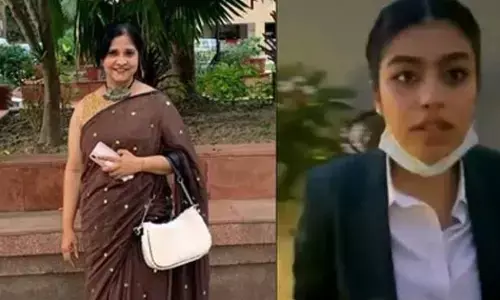 புடவையில் சென்ற பெண்ணுக்கு அனுமதி மறுப்பு! மாடர்ன் டிரஸ் போட்டிருந்தால் மட்டுமே அனுமதி! பெண் ஊழியரின் அராஜகம்!