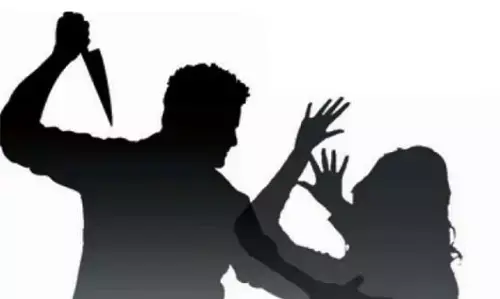 தாம்பரம் ரயில் நிலைய வாயிலில் கல்லூரி மாணவி கொலை! ஒருதலைக் காதலால் விபரீதம்!