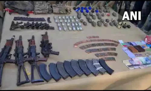 காஷ்மீர்: 3 பயங்கரவாதிகள் சுட்டுக்கொலை! துப்பாக்கி, வெடிகுண்டுகள், வெளிநாட்டு பணம் பறிமுதல்!