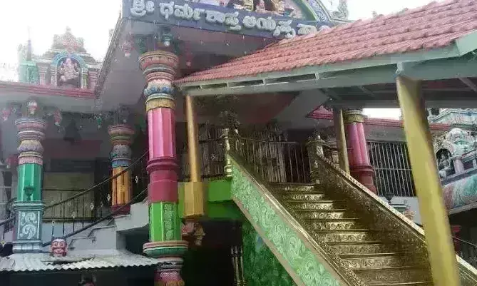 இந்த கோவிலில் தர்மத்தை காக்கும் தெய்வங்களாக, காலராகு, காலார்கயி, குமாரசுவாமி மற்றும் கன்யாகுமரி இருக்கின்றனர்.