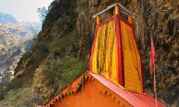 யமுனை நதியினை தெய்வமாக பாவித்து அமைந்திருக்கும் கோவில் தான் யமுனோத்திரி !