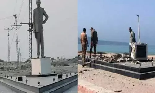 பாகிஸ்தானை உருவாக்கிய முகமது அலி ஜின்னாவின் சிலை தகர்ப்பு!