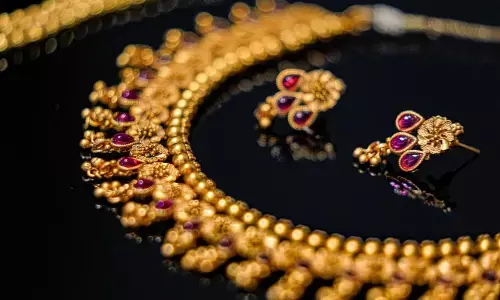 உளவியல் ரீதியாக தங்கம் ஒருவரின் மன திடத்தை உறுதி செய்வதாக இருக்கிறது. ஜோதிடத்தில் சூரியனை குறிக்கும் அம்சமாக தங்கம் உள்ளது.