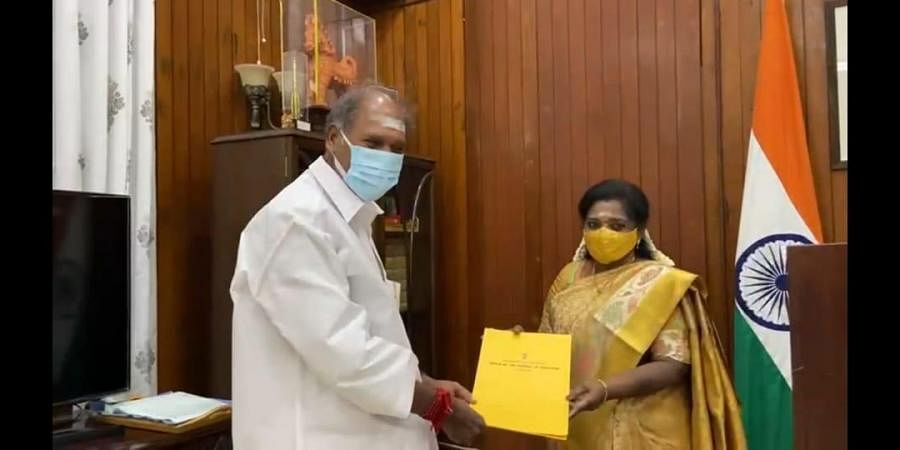 ஆளுநர் தமிழிசை சவுந்தரராஜனுடன் முதலமைச்சர் ரங்கசாமி திடீர் சந்திப்பு!