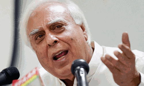 காங்கிரசில் இப்படி அடிச்சிக்கிட்டா பாகிஸ்தானுக்கு சாதகமாகும்! - கபில்சிபல் எச்சரிக்கை.!