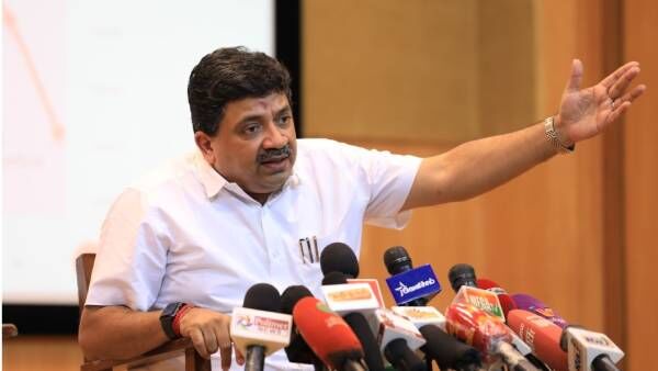 விமான நிலையத்திற்குள் 2 லேப்டாப்களை எடுத்து சென்ற பி.டி.ஆரை அலரவிட்ட பாதுகாப்பு படை உதவி ஆய்வாளர்!