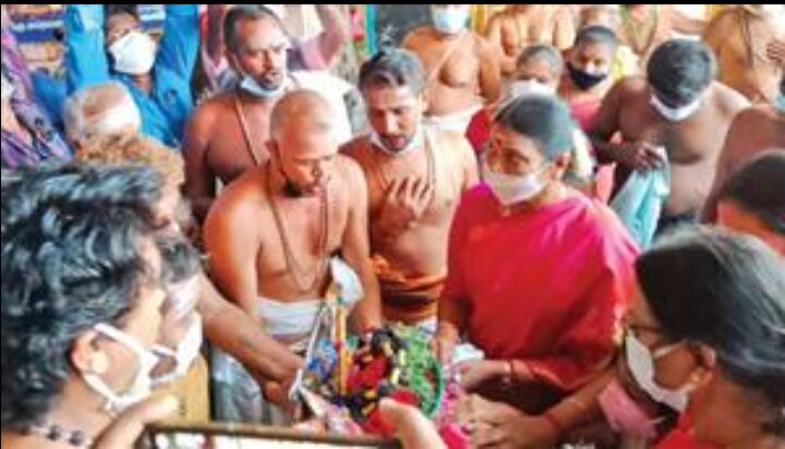 ஸ்டாலின் முதல்வரானதற்கு திருச்செந்தூரில் வேண்டுதலை நிறைவேற்றிய துர்கா ஸ்டாலின் !