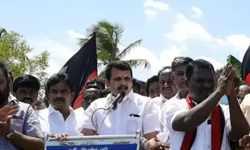 ஒரு ஓவர்தான் முடிந்துள்ளது மீதி 19 ஓவர் இருக்கு, எல்லாத்தையும் நிறைவேத்திடுவோம்! - செந்தில் பாலாஜியின் அலப்பறை!