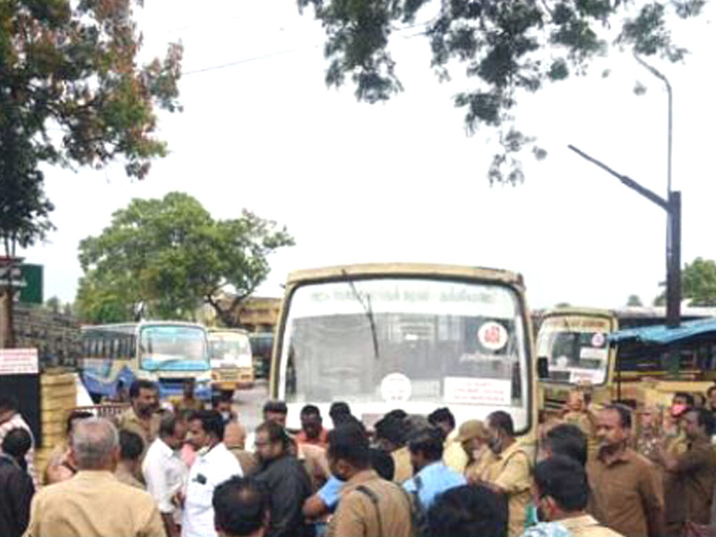 நடத்துனர்களை முறத்தால் அடியுங்கள்! அமைச்சர் துரைமுருகன் பேச்சால் போக்குவரத்து தொழிலாளர்கள் வேலைநிறுத்தம்!