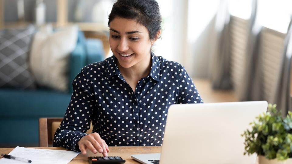 வெளிநாட்டு இந்திய மாணவர்களுக்கு NRI வங்கிக்கணக்கு எவ்வாறு உதவுகிறது?