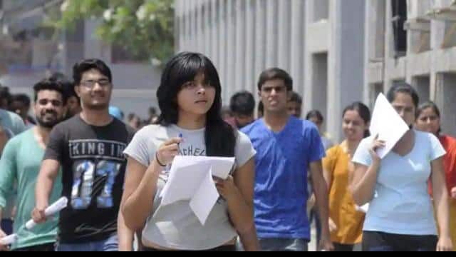 NEET தேர்வில் NRI மாணவர்களுக்கு புதிய இடைக்கால உத்தரவு !