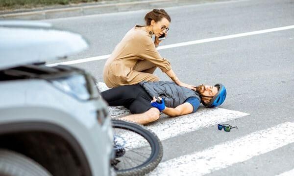 சபாஷ் இதுவல்லவா திட்டம் ! சாலையில் உயிருக்கு  போராடுபவர்களை காப்பாற்றி மருத்துவமனையில் அனுமதிப்பவர்களுக்கு ரூபாய் 5000 வெகுமதி!