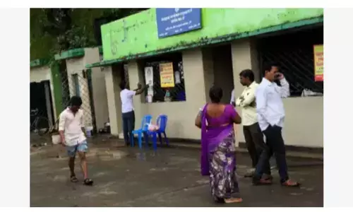 தர்ப்பணம் பண்ண போறியா 500 ரூவா குடு - சட்டை பையில் ஸ்டாலின் படத்துடன் வடபழனி மண்டபத்தை ஆக்கிரமித்த குண்டர்கள் !