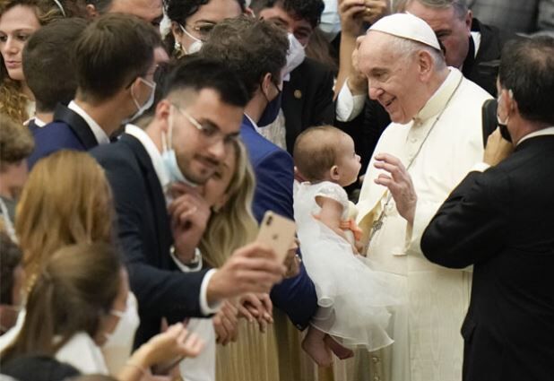 3.30 லட்சம் குழந்தைகளுக்கு பாலியல் கொடுமை கத்தோலிக்க சர்ச்களுக்கு அவமானம்: போப் பிரான்சிஸ்!