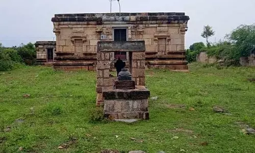 பராமரிப்பின்றி கிடக்கும் 800 ஆண்டுகள் பழமையான கோவில்., நடவடிக்கை எடுக்குமா அறநிலையத்துறை..!!