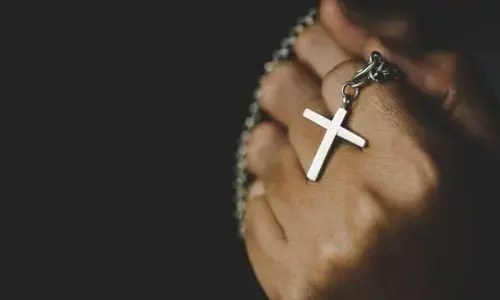 தேவாலையத்திற்கு செல்வதால் ஒருவரின் சாதி சான்றிதழை ரத்து செய்ய முடியாது ! - அதிரடி காட்டிய நீதிமன்றம் !