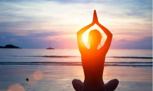 சூரிய வணக்கம் செய்வதால் உங்கள் அதிர்ஷ்டத்தை மாற்றும் வழி இதோ!