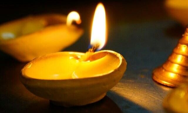 நெய் தீபம் ஏற்றுகிற போது அவை மணிப்பூரகம் மற்றும் அனாகதத்தை தூண்டும் !