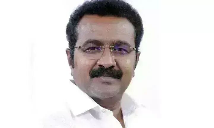 போலீசுக்கு பயந்து பதுங்கிய  தி.மு.க M.P, பண்ருட்டி கோர்ட்டில் சரணடைந்தார் !