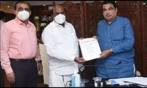 8 வழிச்சாலை வேணுங்கோ! - நிதின் கட்கரியிடம் டெல்லியில் மன்றாடிய தி.மு.க அமைச்சர் எ.வ.வேலு !