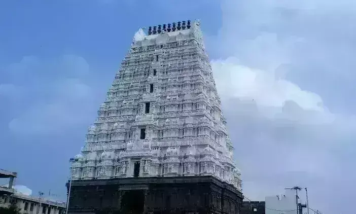 இந்த கோவிலில் பஞ்சபூத ஸ்தலங்களுள் வாயுலிங்கத்திற்கு மிகவும் புகழ் பெற்ற தலமாக உள்ளது !