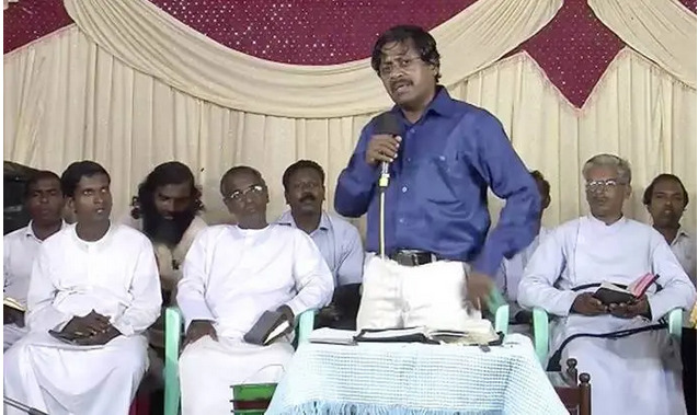 கல்லூரியில் மதமாற்றம்! இந்து மாணவர்களின் நறுக் நறுக் கேள்விகளுக்கு ஓடி ஒளியும் உமா சங்கர் ஐ.ஏ.எஸ் - வைரலாகும் வீடியோ..!