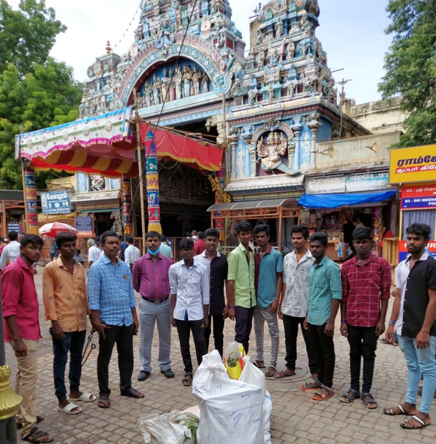 மதுரை மீனாட்சி அம்மன் கோவிலில் செயல்பாட்டுக்கு வந்த மத்திய அரசின் திட்டம் - நாடு முழுவதும் தேர்தெடுக்கப்பட்ட முக்கிய கோவில்களின் லிஸ்ட்.!