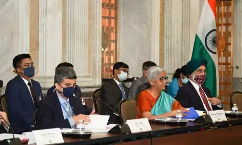 கொரோனாவை இந்தியா தைரியத்துடனும், உறுதியுடனும் எதிர்கொண்டது ! - மத்திய அமைச்சர் நிர்மலா சீதாராமன்!