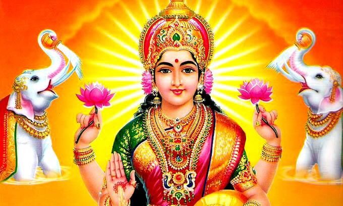 இலட்சுமி தேவி வாசம் செய்யும் இடமாக சொல்லப்படும் புனித பொருட்கள் !