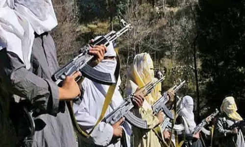 காஷ்மீரில் அட்டூழியம்: வெளி மாநில அப்பாவி தொழிலாளர்களை குறிவைத்து கொல்லும் பயங்கரவாதிகள்!