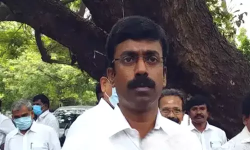 விஜயபாஸ்கர் மனைவி, மகளுக்கு கொரோனாவில் அவதியுறும் நிலையில் ரெய்டு நடத்தலாமா! தி.மு.க. மீது அ.தி.மு.க. குற்றச்சாட்டு!