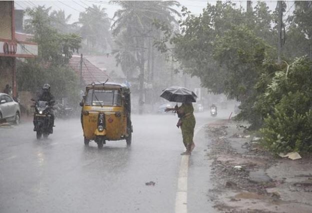 தமிழகத்தில் 10 மாவட்டங்களுக்கு ஆரஞ்ச் அலர்ட் எச்சரிக்கை !